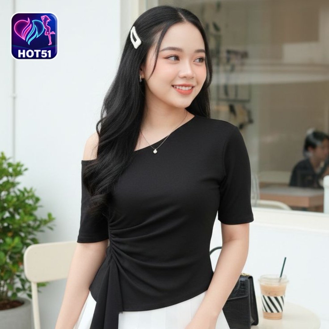 Read more about the article Hot51 vs LiveBar: Perbandingan Aplikasi Live Streaming